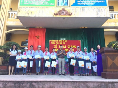 THT- I CENTRE TRAO HỌC BỔNG KHUYẾN HỌC NHÂN DỊP KHAI GIẢNG NĂM HỌC 2020-2021